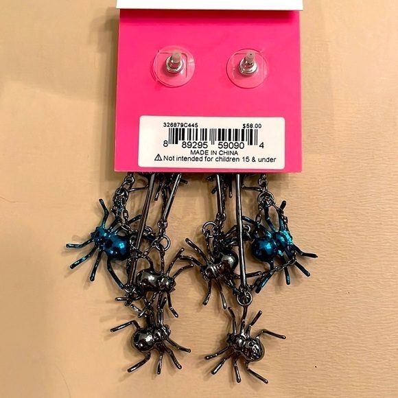 Brand New Betsey Johnson Dangly Spider Drop Earrings Halloween Glow in the Dark - Picture 12 of 15